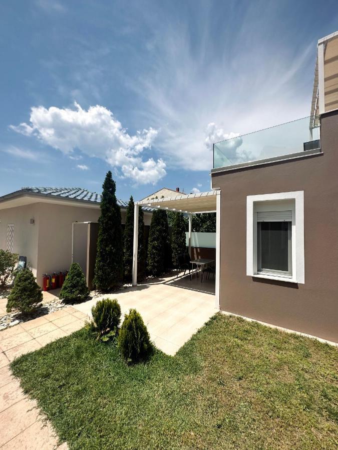 Crystal Blue Apartment Потос Екстериор снимка