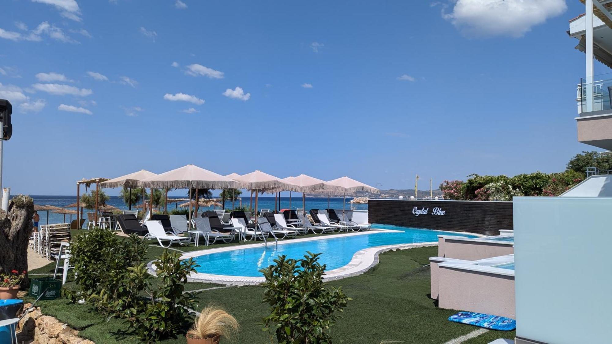 Crystal Blue Apartment Потос Екстериор снимка