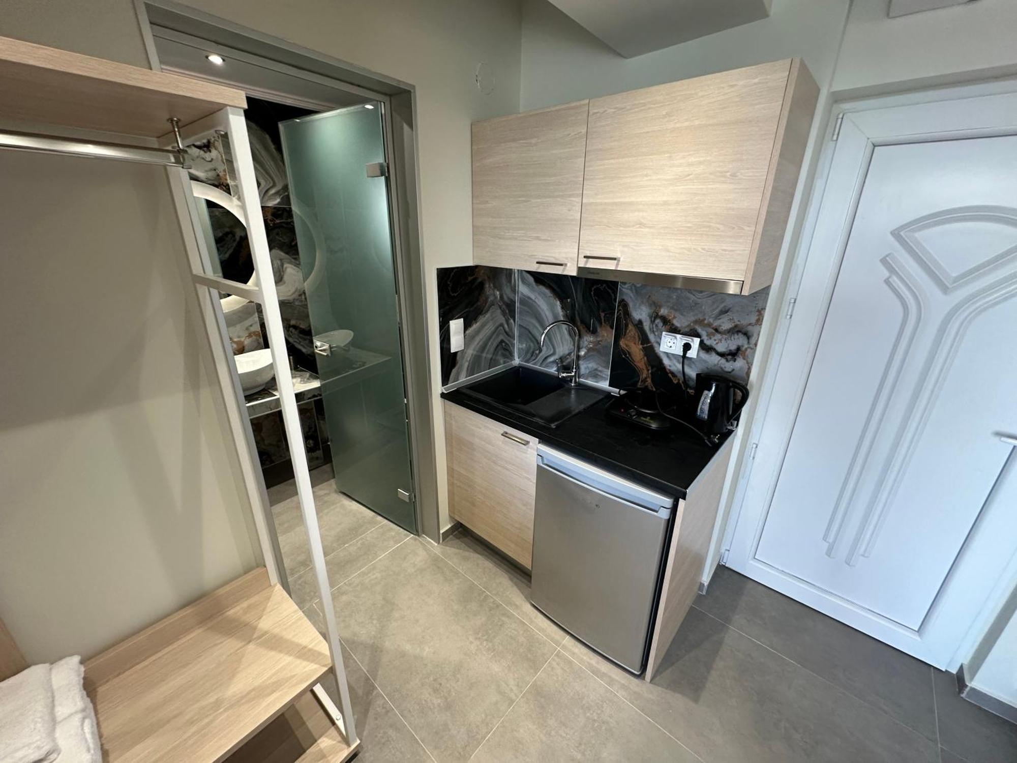 Crystal Blue Apartment Потос Екстериор снимка
