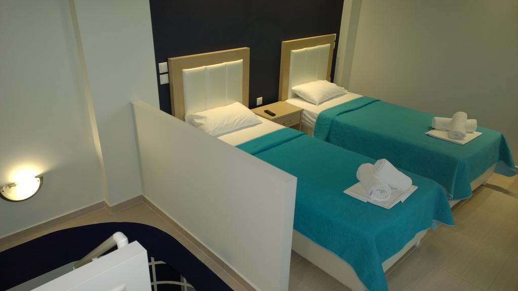 Crystal Blue Apartment Потос Екстериор снимка