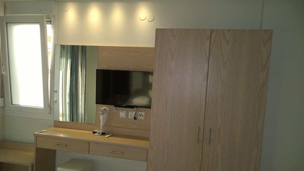 Crystal Blue Apartment Потос Екстериор снимка