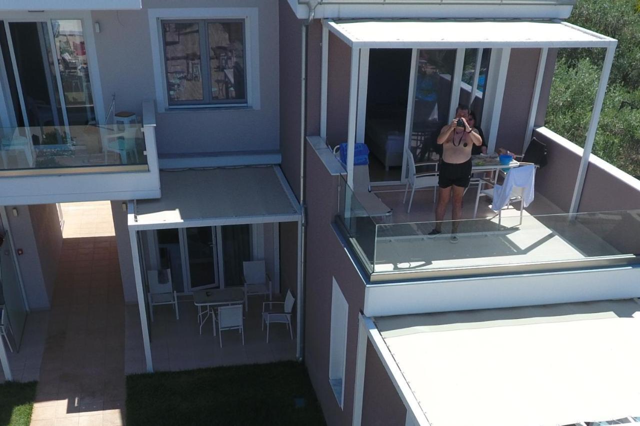Crystal Blue Apartment Потос Екстериор снимка